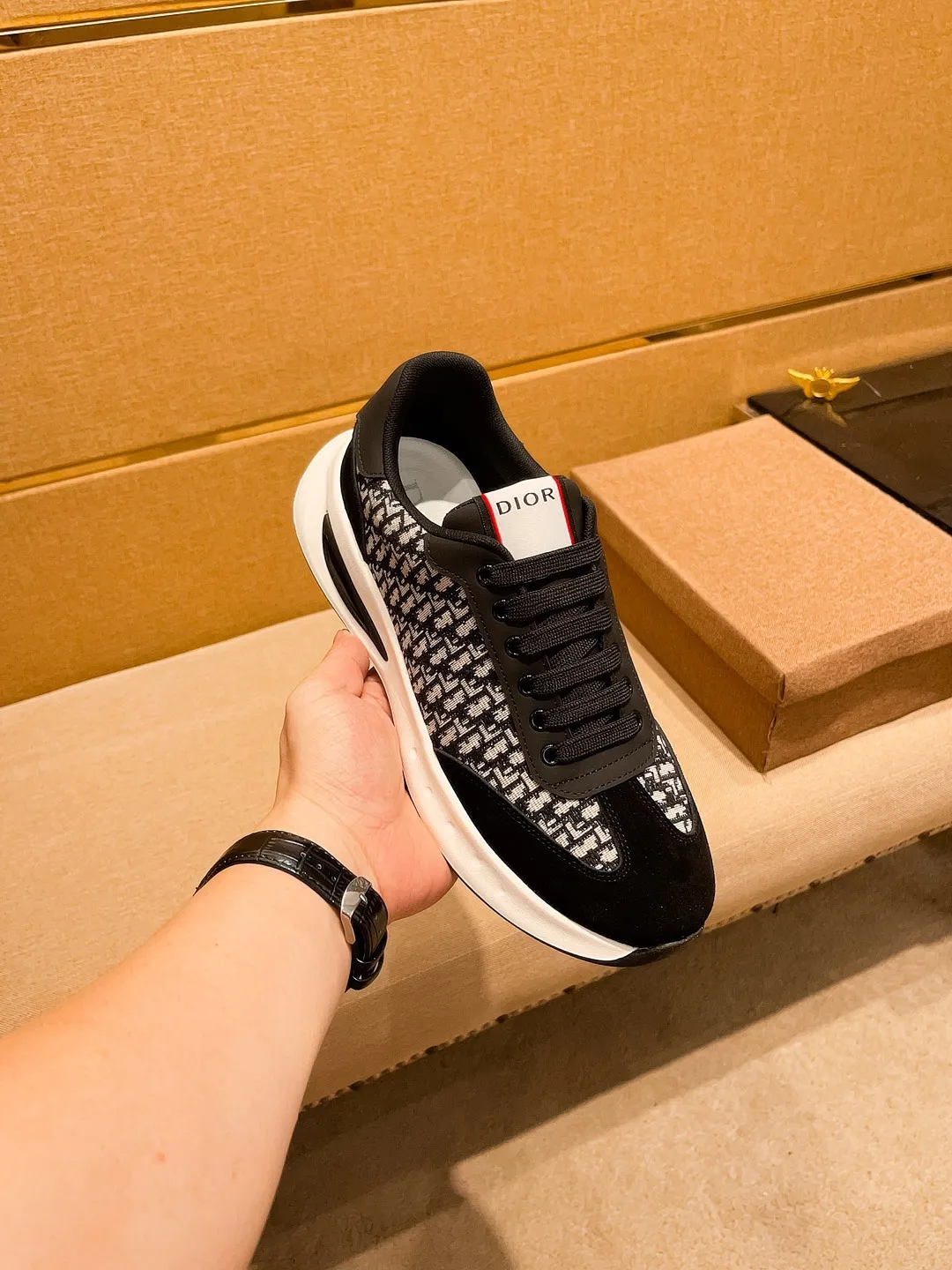 Men's shoes💰 440💰🔥 [Dior] Men's high-end brand of shoes official website 1:1 latest masterpiece: the upper is made of imported first-layer cowhide from Italy, comfortable and breathable lining ➕original non-slip and wear-resistant outsole🔥, making walking more convenient and comfortable! An exclusive new model, a stunning work, a beautiful 1:1 replica [color] compared to the official quality! Create a fashionable personality to set off your uniqueness! A must-have for trendy men! Classic 🔥Size: 39-44 Color: 🔥Multiple colors available